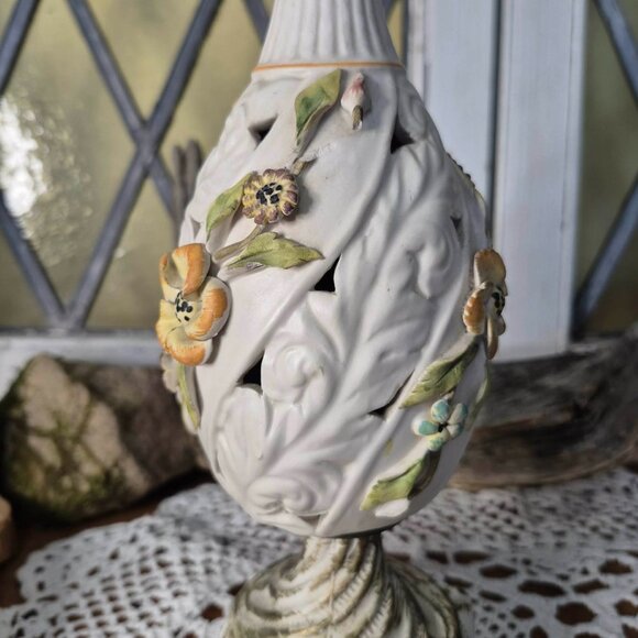 Vintage LEVITON Cream Porcelain & Brass 24" Lamp - Picture 6 of 16